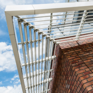 Structurele zonwering lamellen aluminium Sunclips 96 onderliggen (1)