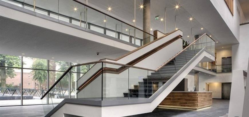Storax introduceert nieuw programma glasbalustrades voor zelfmontage
