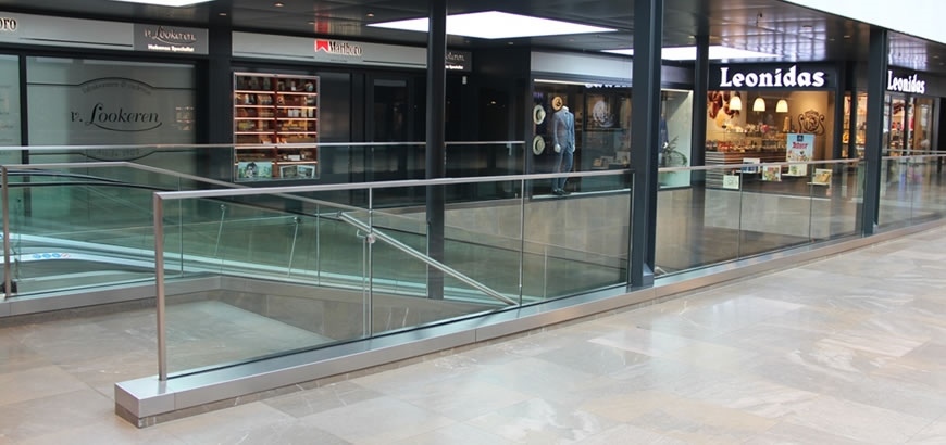 Storax glasbalustrades voor winkelcentrum Gelderlandplein te Amsterdam