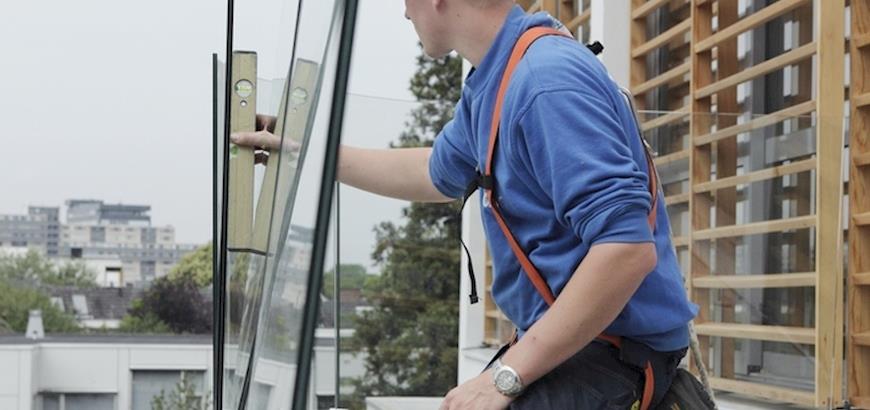 Storax presenteert nieuw programma OnLevel glasbalustrades voor zelfmontage