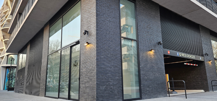 lamellenwand met trafodeuren q residences