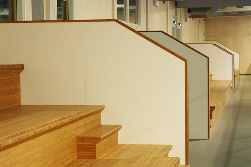 Acrovyn muurbeschermingsplaten en hoekbeschermers bij tribunes sporthal elzenhagen