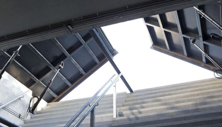 vluchtluik metro of ondergrondse ruimtes