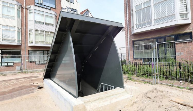 vluchtluik metro of ondergrondse ruimtes